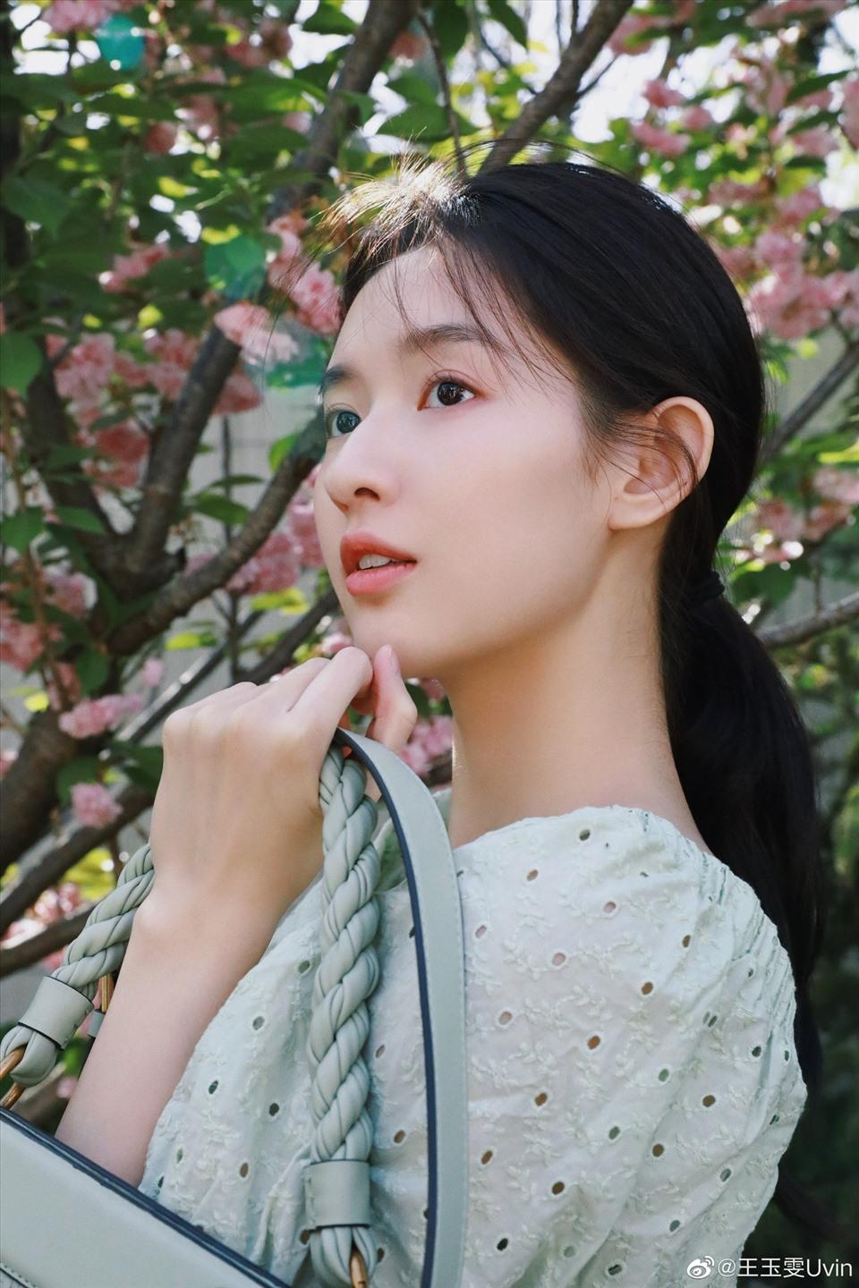 Nhan sắc trong trẻo của Vương Ngọc Văn. Ảnh: Weibo