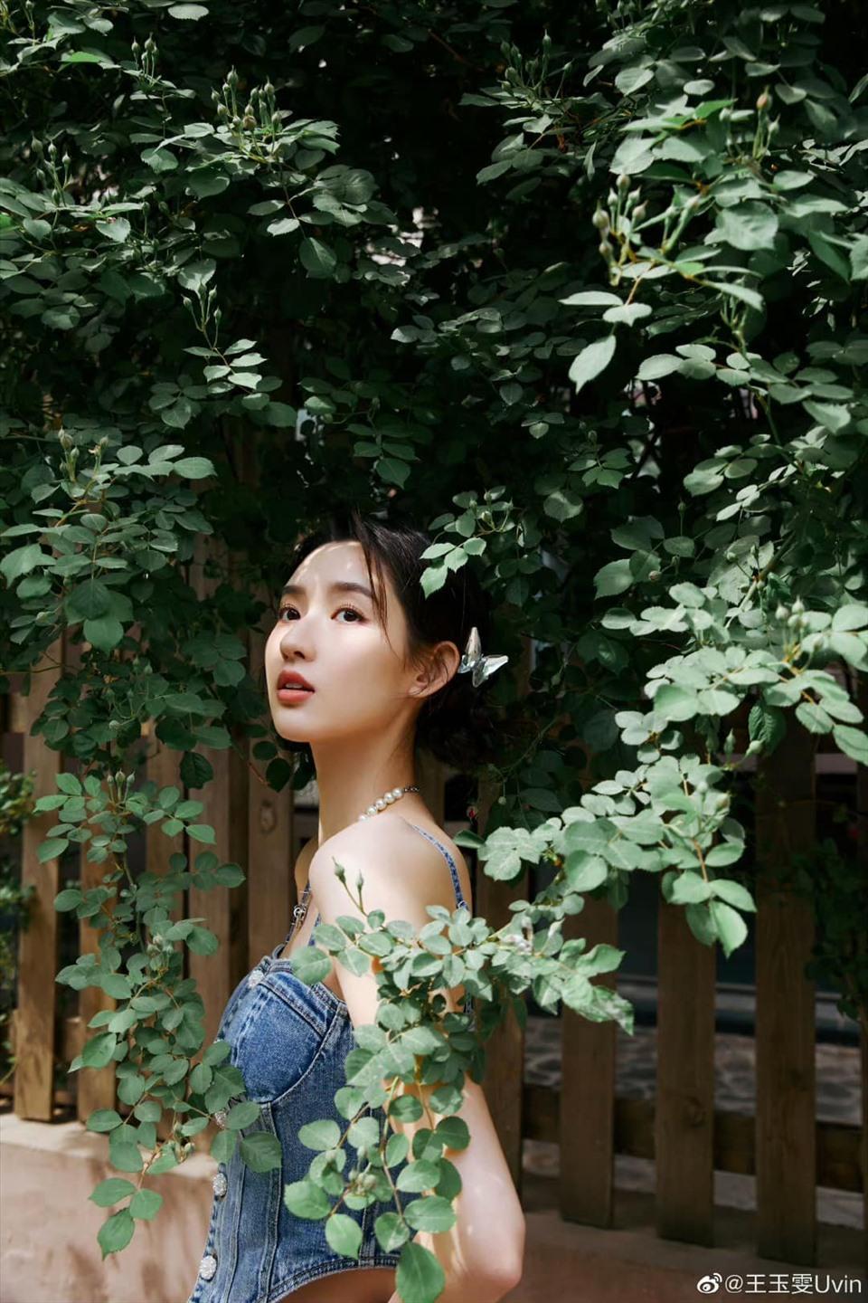 Nhan sắc trong trẻo của Vương Ngọc Văn. Ảnh: Weibo