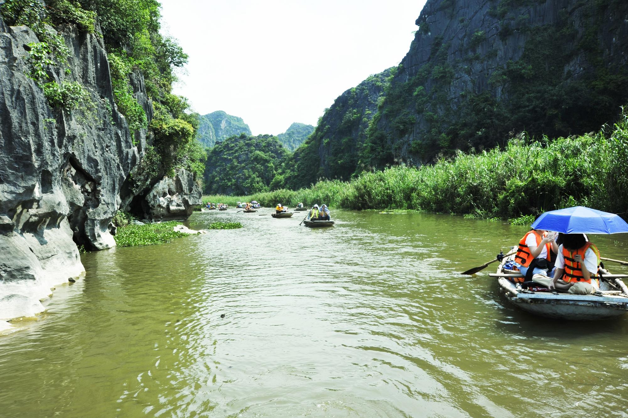 Khám phá đầm Vân Long - nơi quay bộ phim nổi tiếng Kong: Skull Island ở Ninh Bình - Ảnh 2.