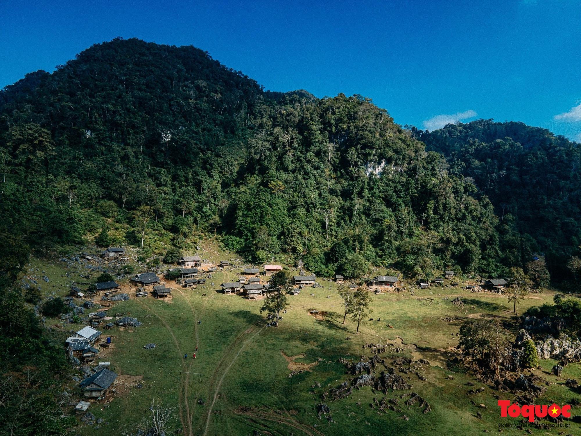 Ngôi làng "3 không" đẹp hoang sơ, yên bình ở Mộc Châu - Ảnh 1.