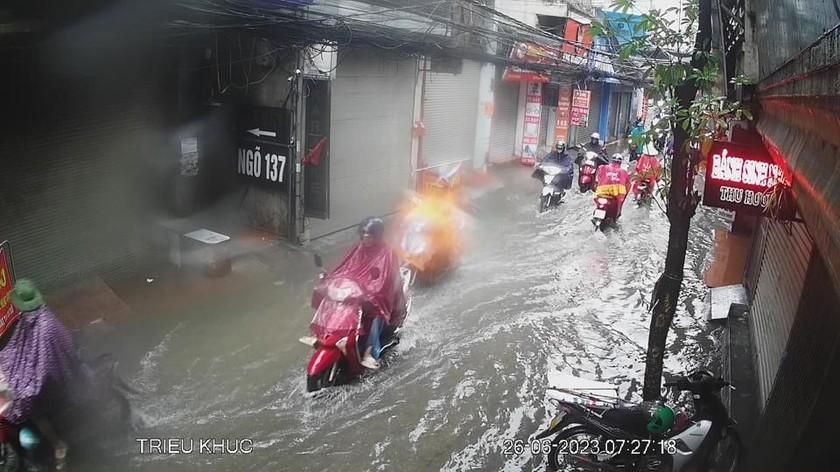 Mưa lớn kéo dài, nhiều nơi ngập úng ảnh 1