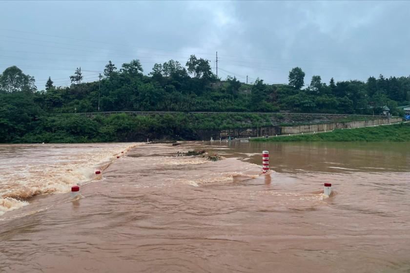 Mưa lớn kéo dài, nhiều nơi ngập úng ảnh 11