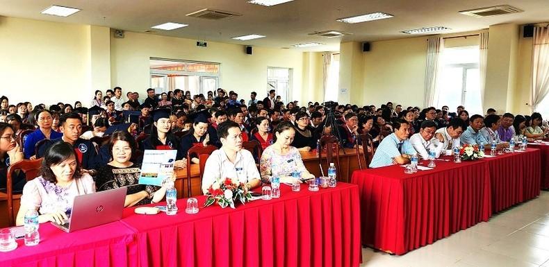 Trường Đại học Tây Nguyên trao bằng tốt nghiệp cho hơn 140 Thạc sĩ, Bác sỹ ảnh 1