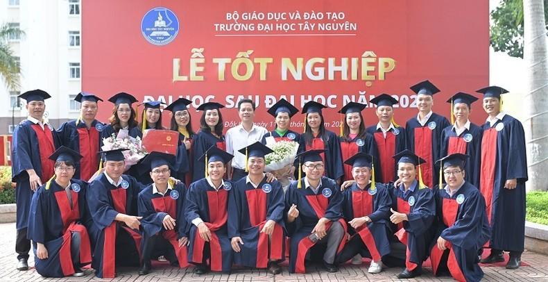 Trường Đại học Tây Nguyên trao bằng tốt nghiệp cho hơn 140 Thạc sĩ, Bác sỹ ảnh 3