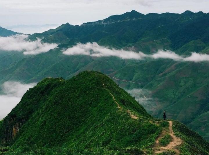 Săn mây trên 2 đoạn sống lưng khủng long hùng vĩ, thách thức dân mê xê dịch - Ảnh 7.