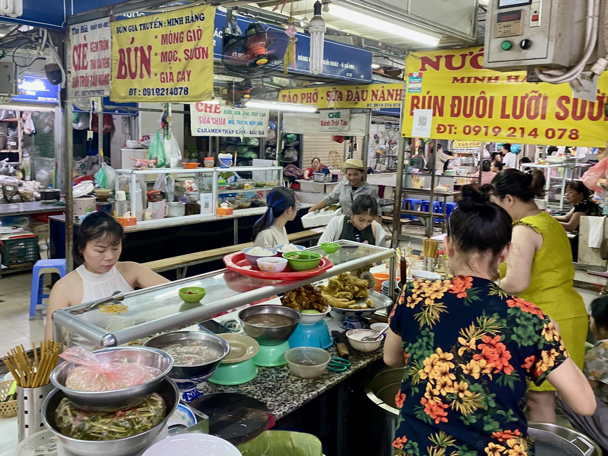 Khu chợ trăm tuổi của Hà Nội được đưa xuống tầng hầm 9 năm trước, giờ ra sao? - Ảnh 7.