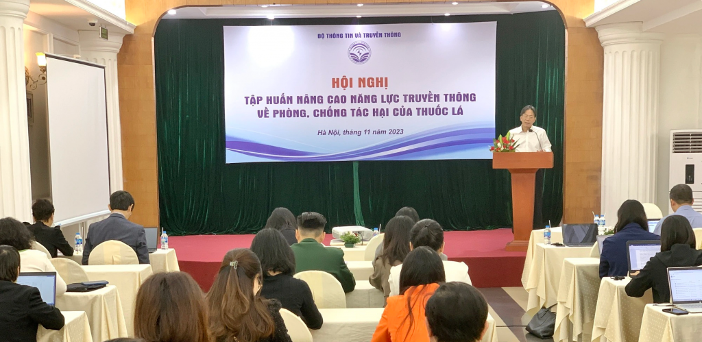 Ông Hồ Hồng Hải - Phó Vụ trưởng Vụ Pháp chế, Bộ Thông tin và Truyền thông phát biểu khai mạc hội nghị.