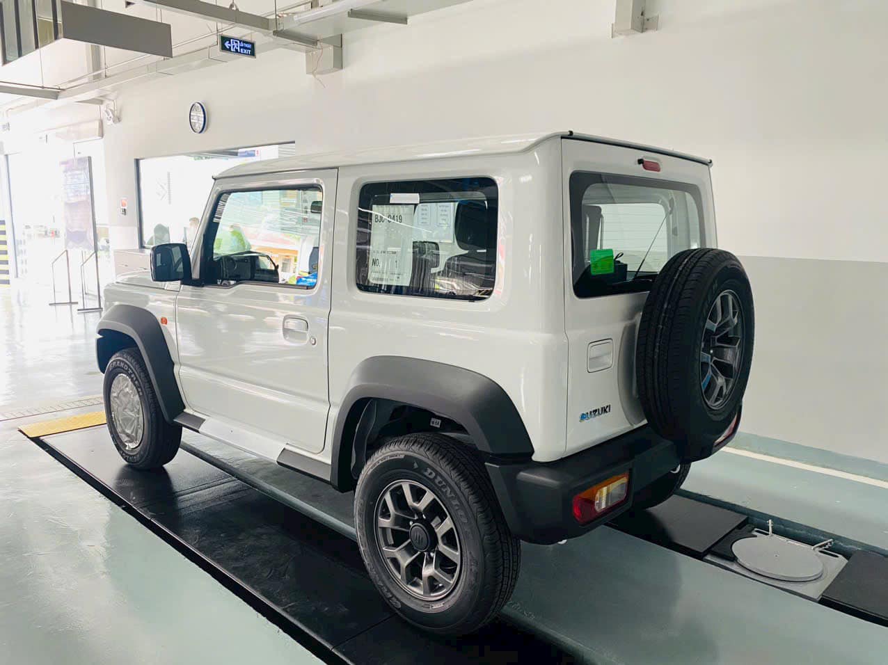 Suzuki Jimny chốt lịch ra mắt tại Việt Nam dù đã có nhiều xe giao khách, đại lý báo giá từ 789 triệu, có bản độ sẵn cho khách thích G 63- Ảnh 3.