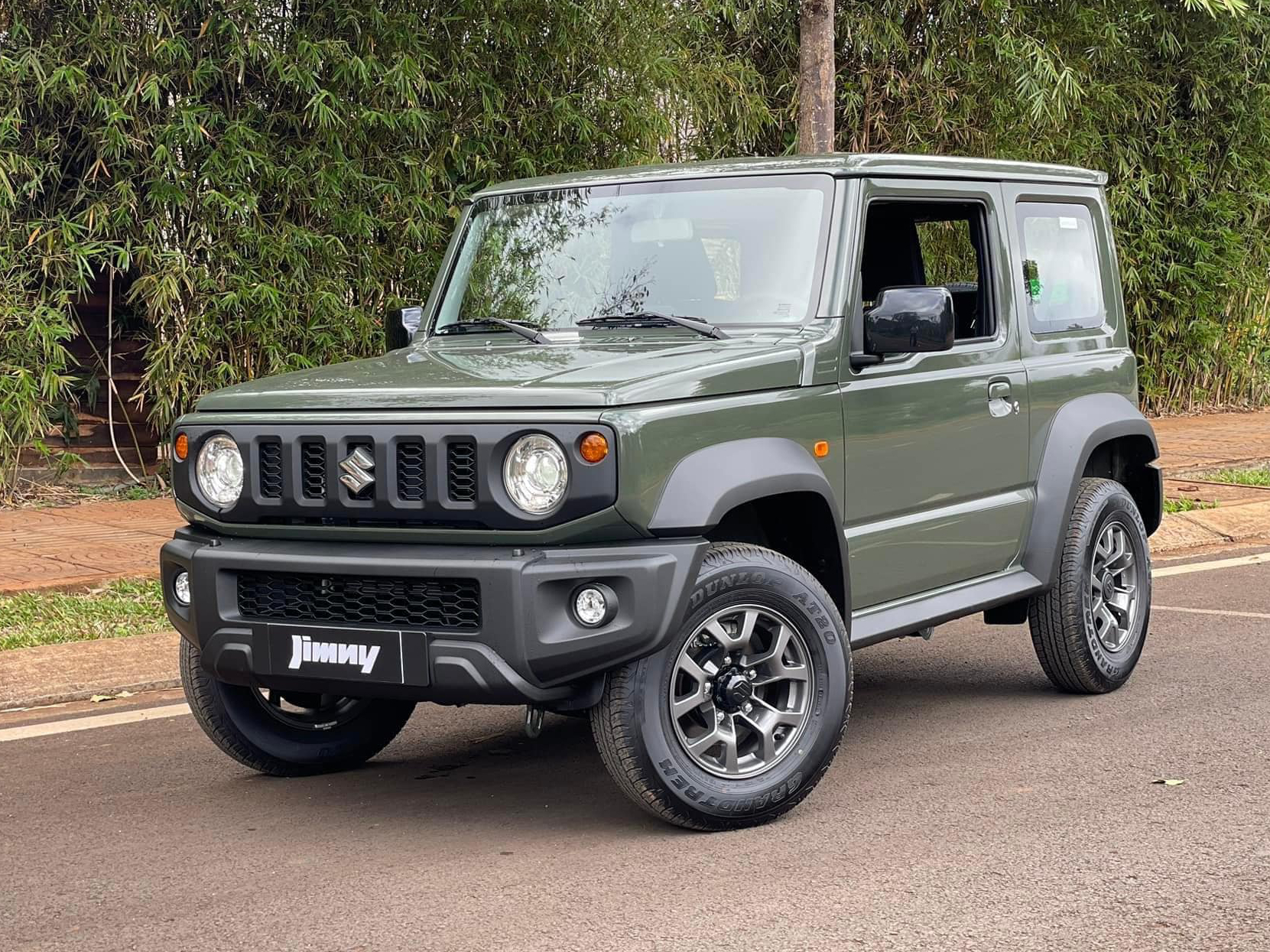 Suzuki Jimny chốt lịch ra mắt tại Việt Nam dù đã có nhiều xe giao khách, đại lý báo giá từ 789 triệu, có bản độ sẵn cho khách thích G 63- Ảnh 2.