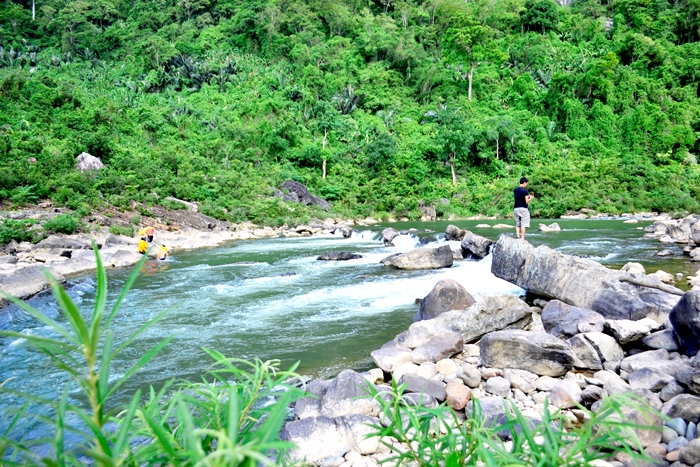 Dòng sông bắt nguồn từ dãy Trường Sơn: Gắn với