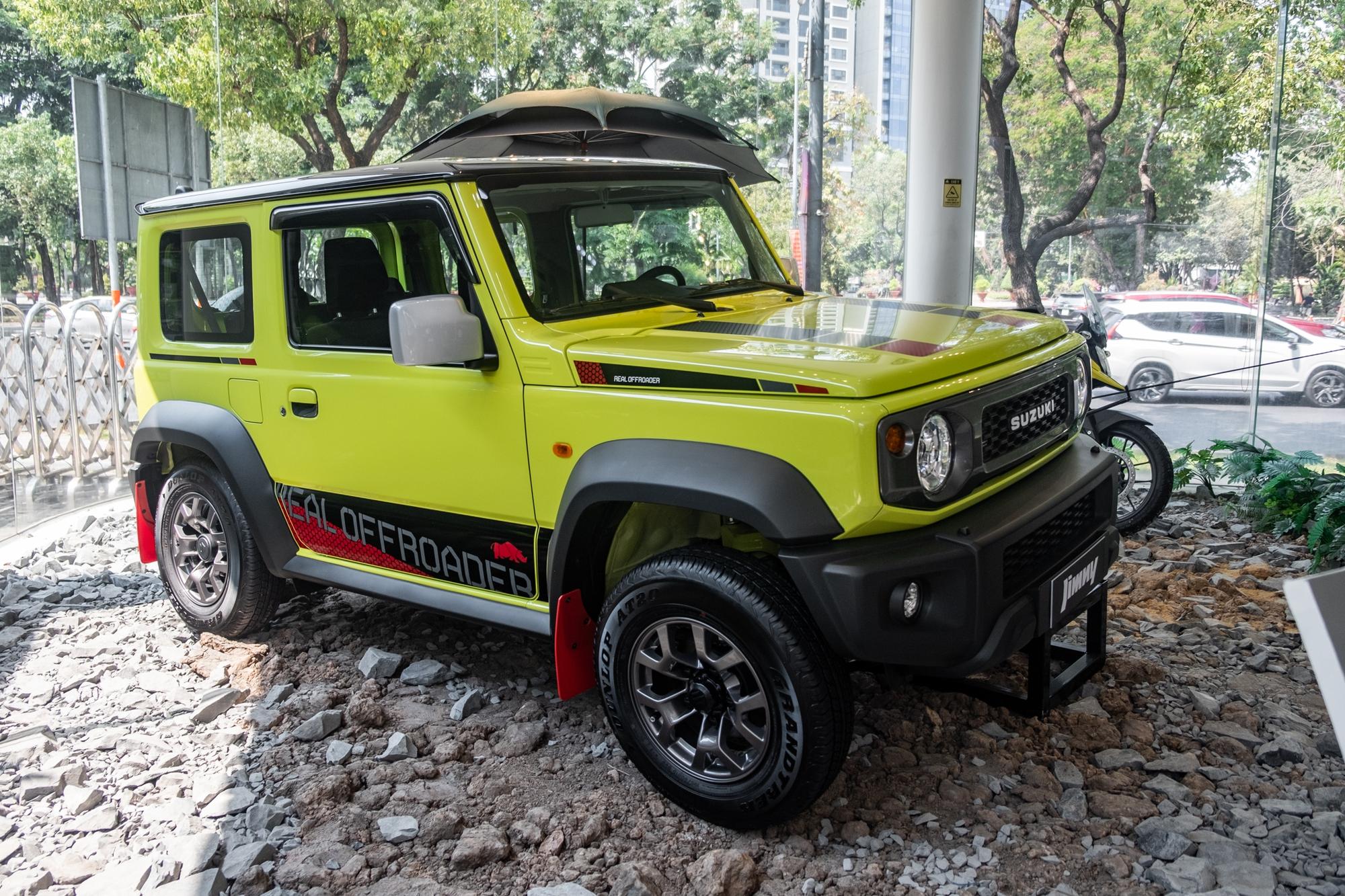 Suzuki Jimny bán 'kèm lạc' lên gần 1 tỷ đồng- Ảnh 1.