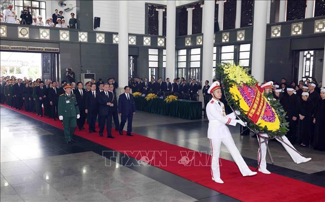 Đoàn Ban Chấp hành Trung ương Đảng Cộng sản Việt Nam do đồng chí Tô Lâm, Ủy viên Bộ Chính trị, Chủ tịch nước làm Trưởng đoàn, kính viếng Tổng Bí thư Nguyễn Phú Trọng. Ảnh: TTXVN