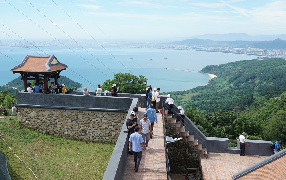 Du khách vượt đèo, check-in di tích Hải Vân Quan sau hơn 2 năm trùng tu - ảnh 5