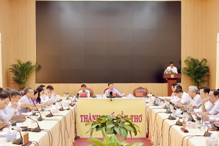 Quang cảnh buổi làm việc. Quang cảnh buổi làm việc.