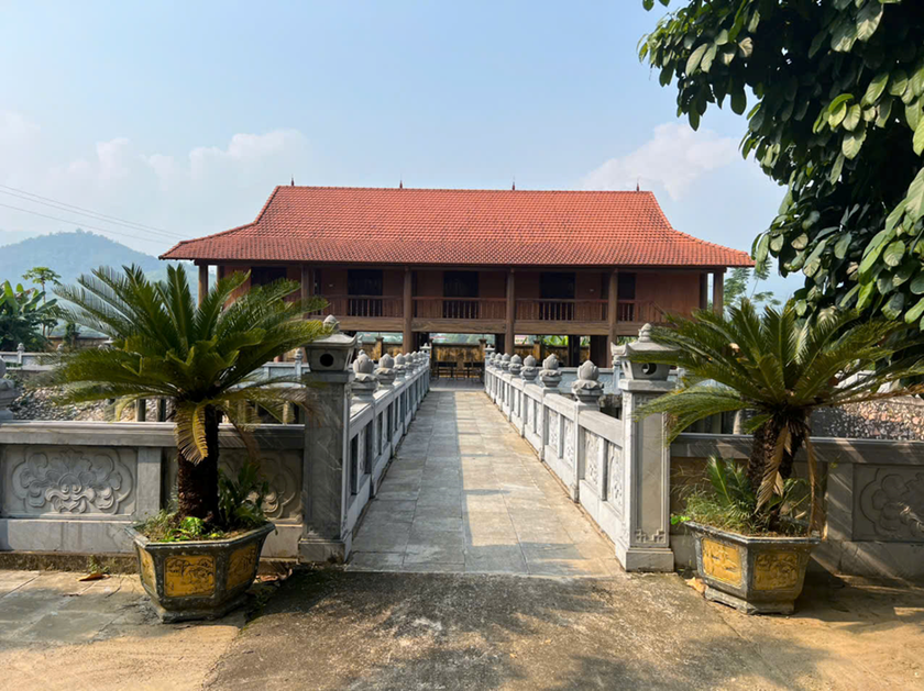 Nhà sàn – nơi Bác Hồ về thăm và làm việc với huyện ủy Kim Bôi năm 1964 Nhà sàn – nơi Bác Hồ về thăm và làm việc với huyện ủy Kim Bôi năm 1964