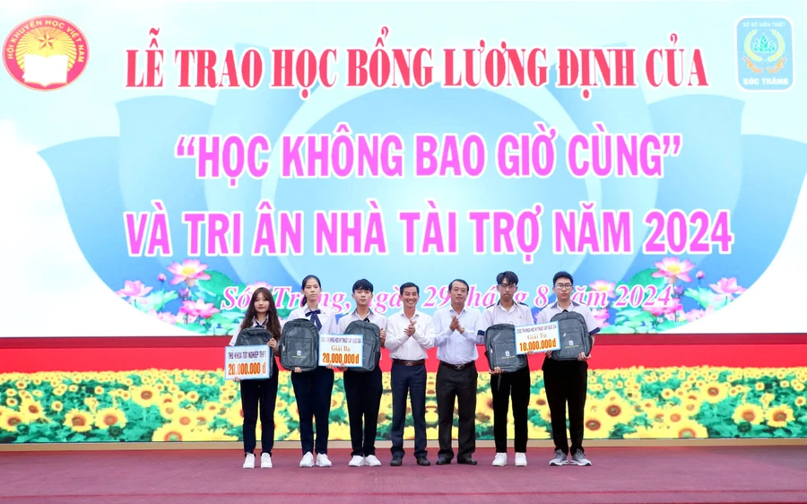 Sóc Trăng phát huy truyền thống hiếu học, đẩy mạnh công tác khuyến học, khuyến tài. Ảnh: X. Lương