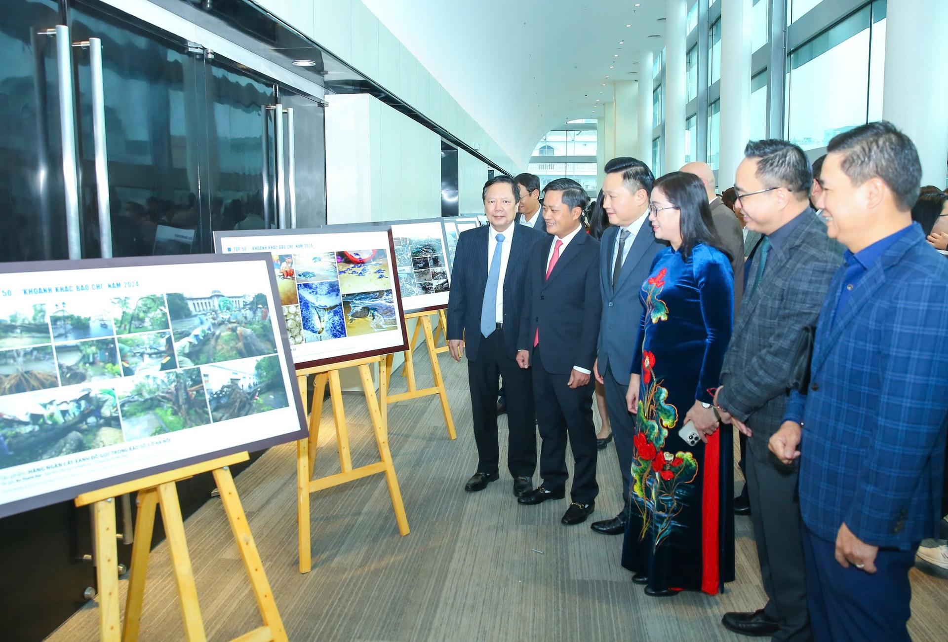 le trao giai anh khoanh khac bao chi nam 2024 ton vinh gia tri cua khoanh khac gia tri cua hien thuc hinh 10