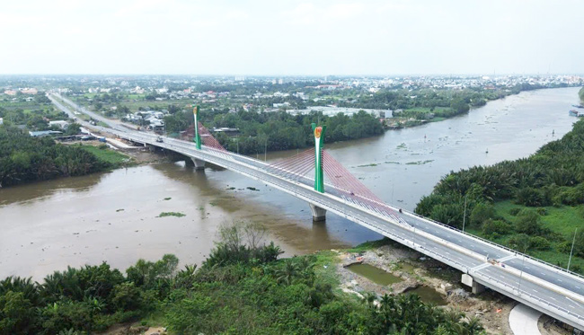 Dự án đường Vành đai TP Tân An là trục giao thông tạo hành lang quan trọng để phát triển kinh tế, nâng cao hoạt động thương mại - dịch vụ. Ảnh: CTTĐT Long An
