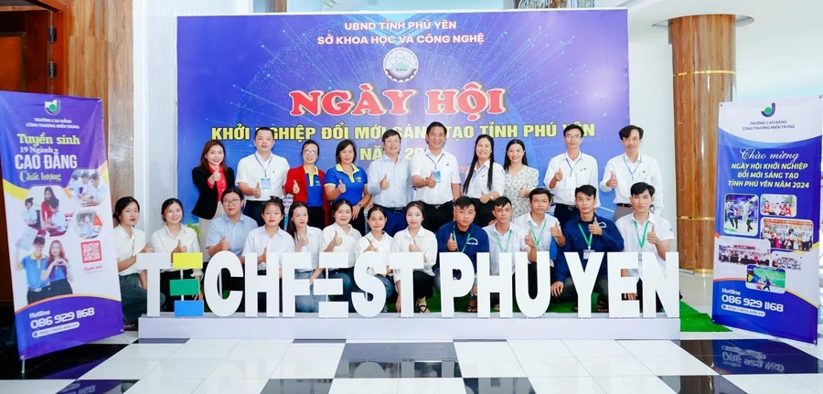 Giảng viên, sinh viên Trường Cao đẳng Công Thương Miền Trung tham gia ngày hội khởi nghiệp đổi mới sáng tạo tỉnh Phú Yên năm 2024. Ảnh: MITC