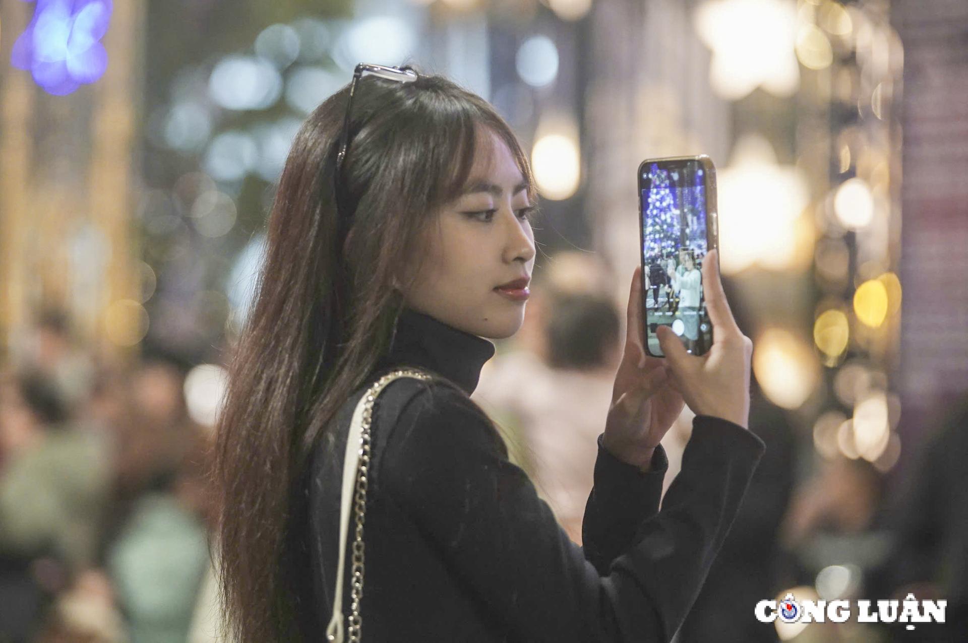 ha noi bien nguoi do ve nha tho lon dem noel hinh 5