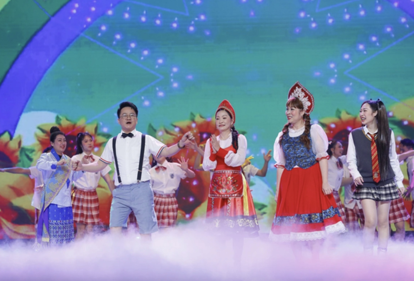 dan nghe sy noi tieng quy tu tai chuong trinh gala cuoi 2025 hinh 1