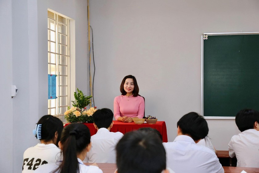 Cô Hường trong tiết dạy của mình. (Ảnh: NVCC)