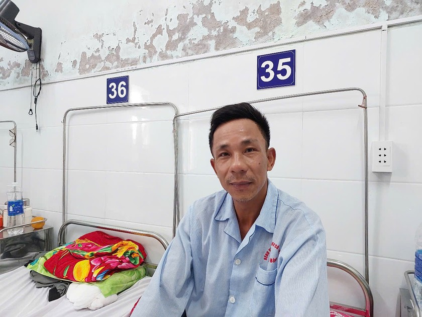 "Nhờ sự chăm sóc tận tình và hướng dẫn các bài tập cũng như chế độ dinh dưỡng nên sau 8 ngày điều trị tay chân tôi đã đỡ hẳn", anh Hiệu nói.