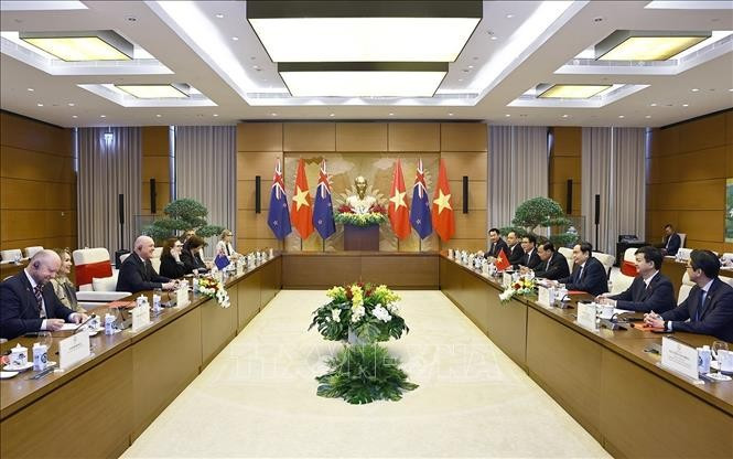 Quang cảnh hội kiến. Quang cảnh hội kiến.