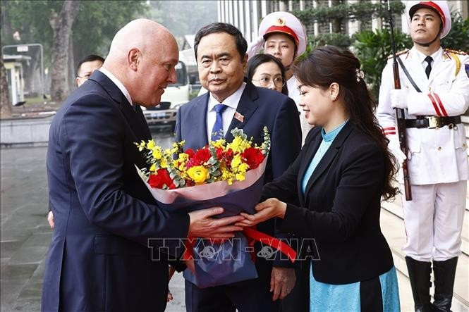 Chủ tịch Quốc hội Trần Thanh Mẫn đón Thủ tướng New Zealand Christopher Luxon. Chủ tịch Quốc hội Trần Thanh Mẫn đón Thủ tướng New Zealand Christopher Luxon.