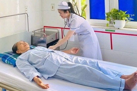Kỹ năng giao tiếp, thái độ phục vụ người bệnh của cán bộ y tế ngày càng tốt hơn.