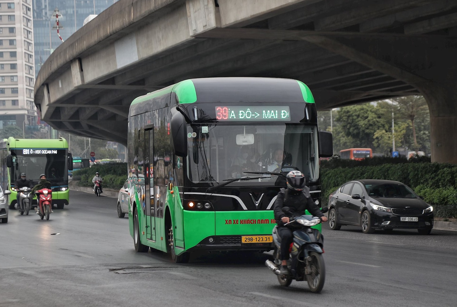hieu qua khi trien khai 4 tuyen xe buyt dien trung binh va nho tai thu do hinh 1