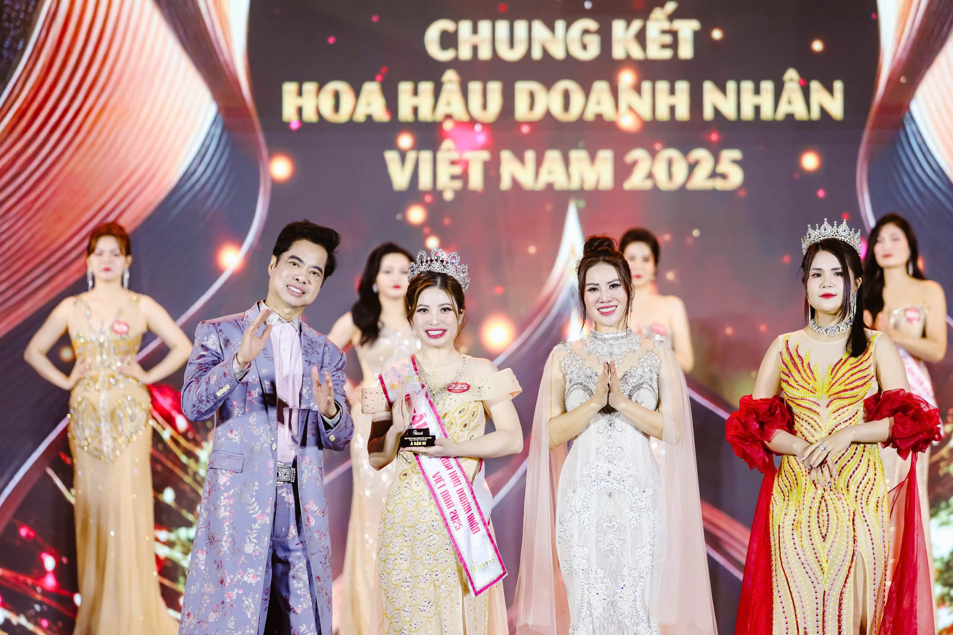 a hau pham thi phuong danh hieu la dong luc de phan dau va cong hien hinh 1