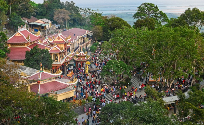 du khach se duoc chiem bai bao vat phat giao tai nui ba den hinh 1