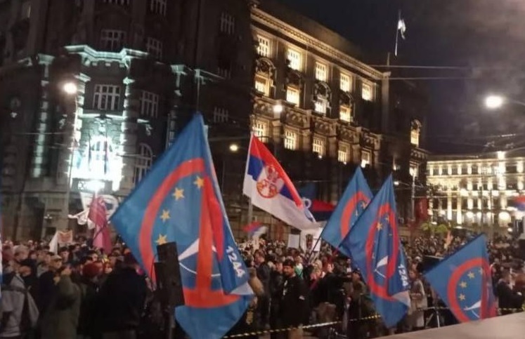 serbia hang nghin nguoi bieu tinh phan doi du an cua con re ong donald trump hinh 1