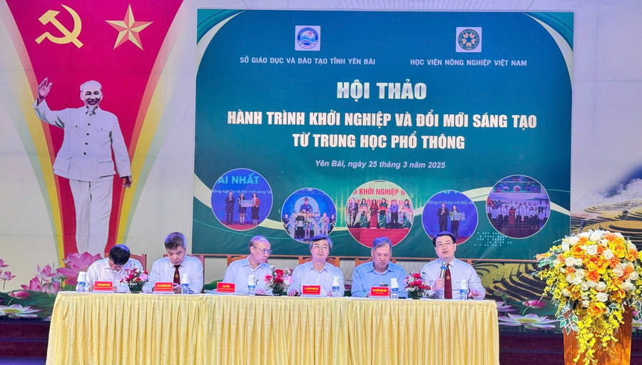 Các chuyên gia đến từ Học viện Nông nghiệp Việt Nam, Sở GD&ĐT tỉnh Yên Bái trực tiếp giải đáp những thắc mắc về khởi nghiệp. khoinghiepjpg2.jpg