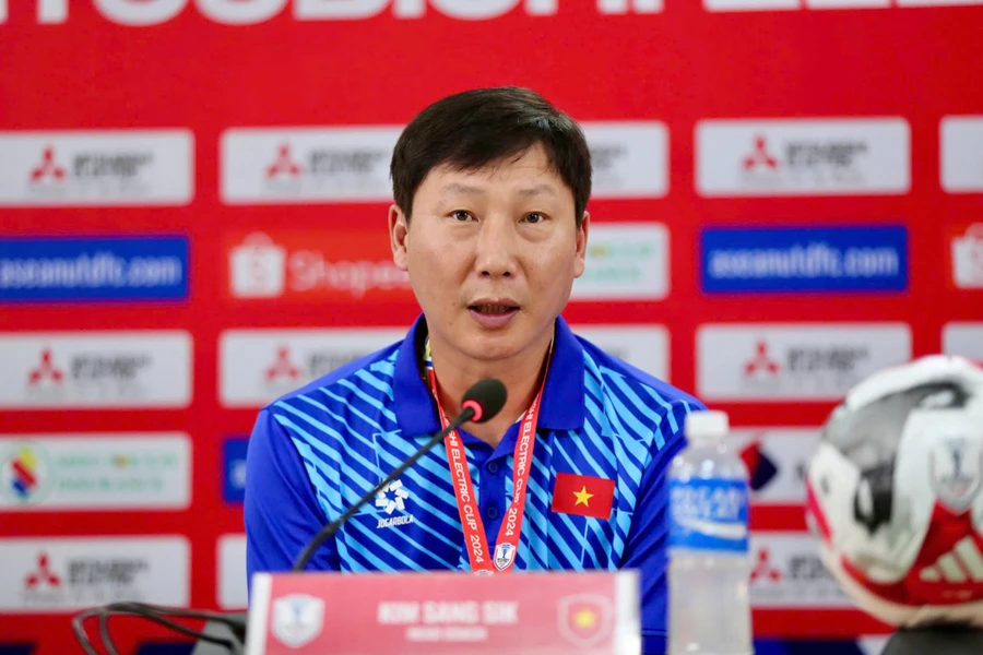 HLV Kim Sang-sik hy vọng tuyển Việt Nam sớm có trận giao hữu với tuyển Hàn Quốc.
