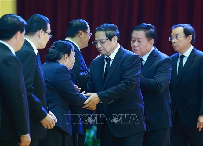 Thủ tướng Phạm Minh Chính chia buồn cùng gia đình nguyên Chủ tịch Đảng Nhân dân Cách mạng Lào, nguyên Chủ tịch nước Lào Khamtay Siphandone. (Ảnh: Dương Giang/TTXVN) thu-tuong-pham-minh-chinh-vieng-nguyen-chu-tich-dang-nhan-dan-cach-mang-lao-6.jpg