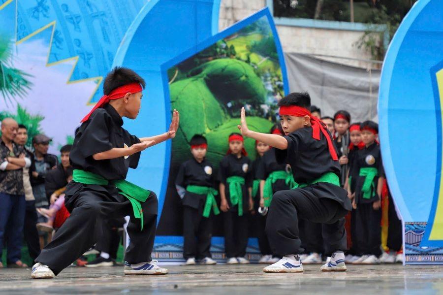 man-trinh-dien-vo-thuat-hap-dan-cua-cac-vo-su-va-vo-sinh-den-tu-cac-don-vi.jpg