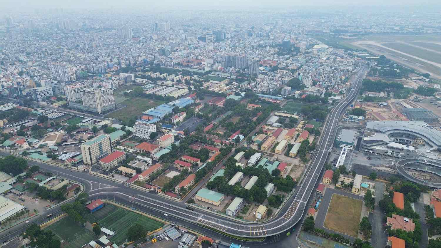 Đường nối Trần Quốc Hoàn - Cộng Hòa giúp kết nối vào ga T3 Tân Sơn Nhất. Ảnh: Anh Tú