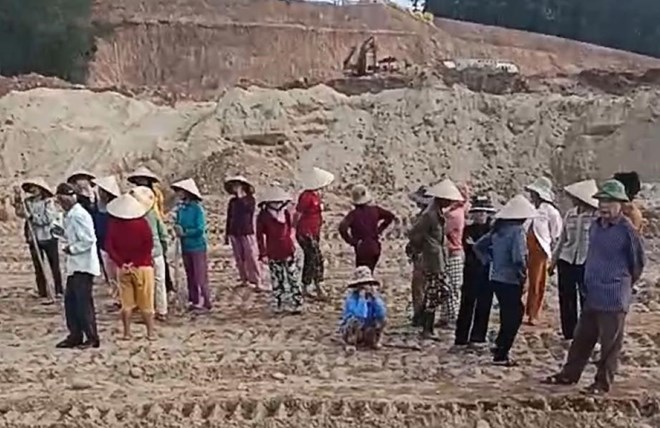 Người dân Quảng Trị phản đối khai thác cát sạn vì lo sạt lở