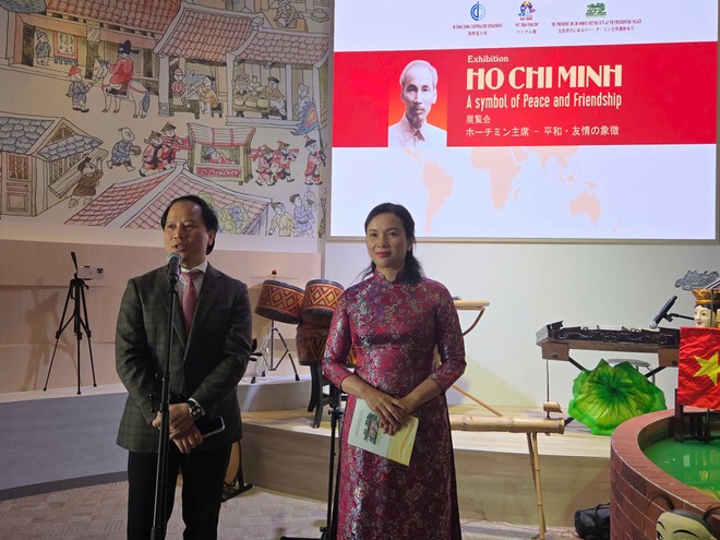 Ông Trần Nhất Hoàng, Phó Tổng đại diện Việt Nam tại EXPO 2025 và bà Lê Thị Phượng, Giám đốc Khu di tích Chủ tịch Hồ Chí Minh tại Phủ Chủ tịch phát biểu tại sự kiện Ông Trần Nhất Hoàng, Phó Tổng đại diện Việt Nam tại EXPO 2025 và bà Lê Thị Phượng, Giám đốc Khu di tích Chủ tịch Hồ Chí Minh tại Phủ Chủ tịch phát biểu tại sự kiện