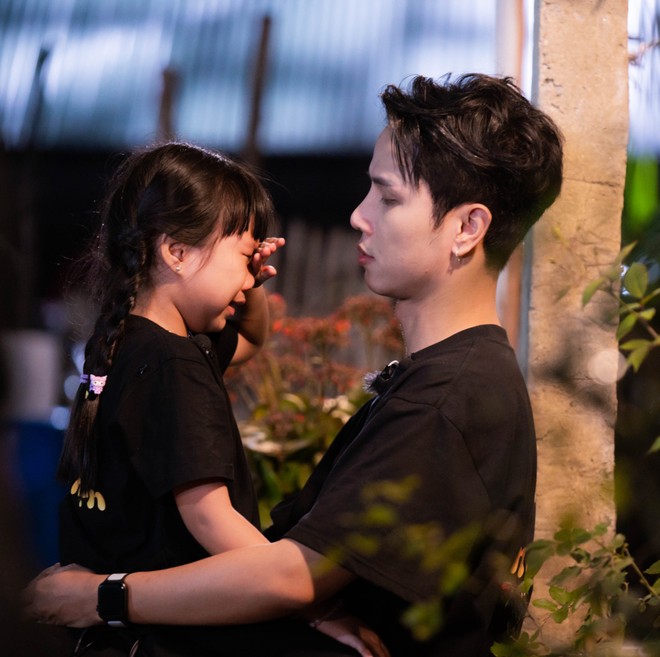 Neko Lê đã mang đến một hình mẫu người cha hiện đại: không hoàn hảo, nhưng luôn nỗ lực đồng hành cùng con trên từng bước trưởng thành Neko Lê đã mang đến một hình mẫu người cha hiện đại: không hoàn hảo, nhưng luôn nỗ lực đồng hành cùng con trên từng bước trưởng thành