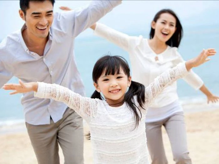 Cuộc đời chỉ thực sự được tự do, an toàn và hạnh phúc khi được sống trong vòng tay yêu thương của cha mẹ. Ảnh: ITN.