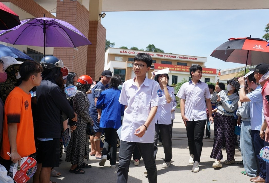 Chiều 2/6, các thí sinh sẽ bước vào môn thi thứ 2 là Tiếng Anh. 1000034107.jpg