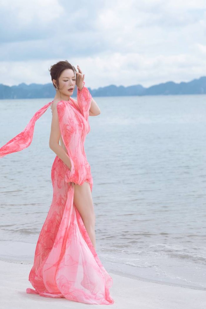 Từ một diễn viên tài năng, cô đã "lột xác" ngoạn mục để trở thành một nữ doanh nhân, nhà hoạt động xã hội tích cực và là gương mặt đại diện cho Việt Nam trên trường quốc tế Từ một diễn viên tài năng, cô đã "lột xác" ngoạn mục để trở thành một nữ doanh nhân, nhà hoạt động xã hội tích cực và là gương mặt đại diện cho Việt Nam trên trường quốc tế
