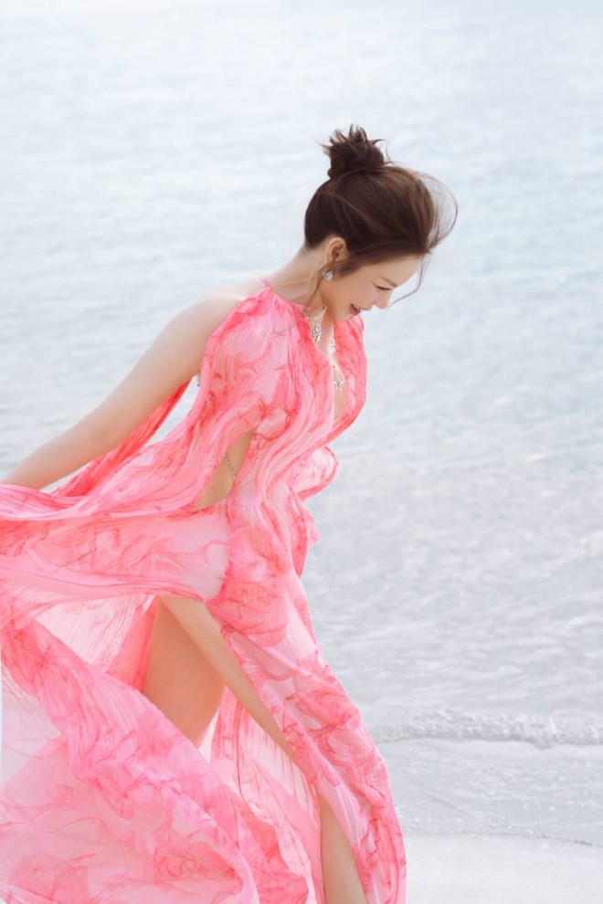 Lý Nhã Kỳ luôn đặt tiêu chí khắt khe và cao nhất cho mỗi bộ trang phục cô diện Lý Nhã Kỳ luôn đặt tiêu chí khắt khe và cao nhất cho mỗi bộ trang phục cô diện