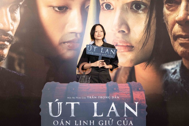Diễn viên Hồ Thu Anh đến chúc mừng đoàn phim