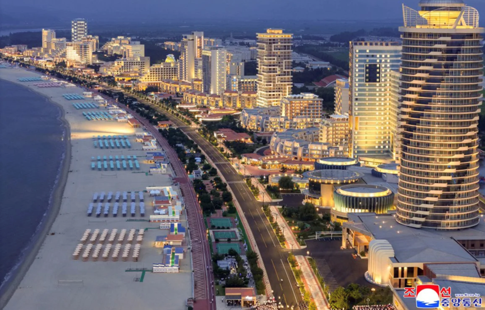 Triều Tiên mở khu du lịch đẳng cấp thế giới “hút hồn” du khách - ảnh 1