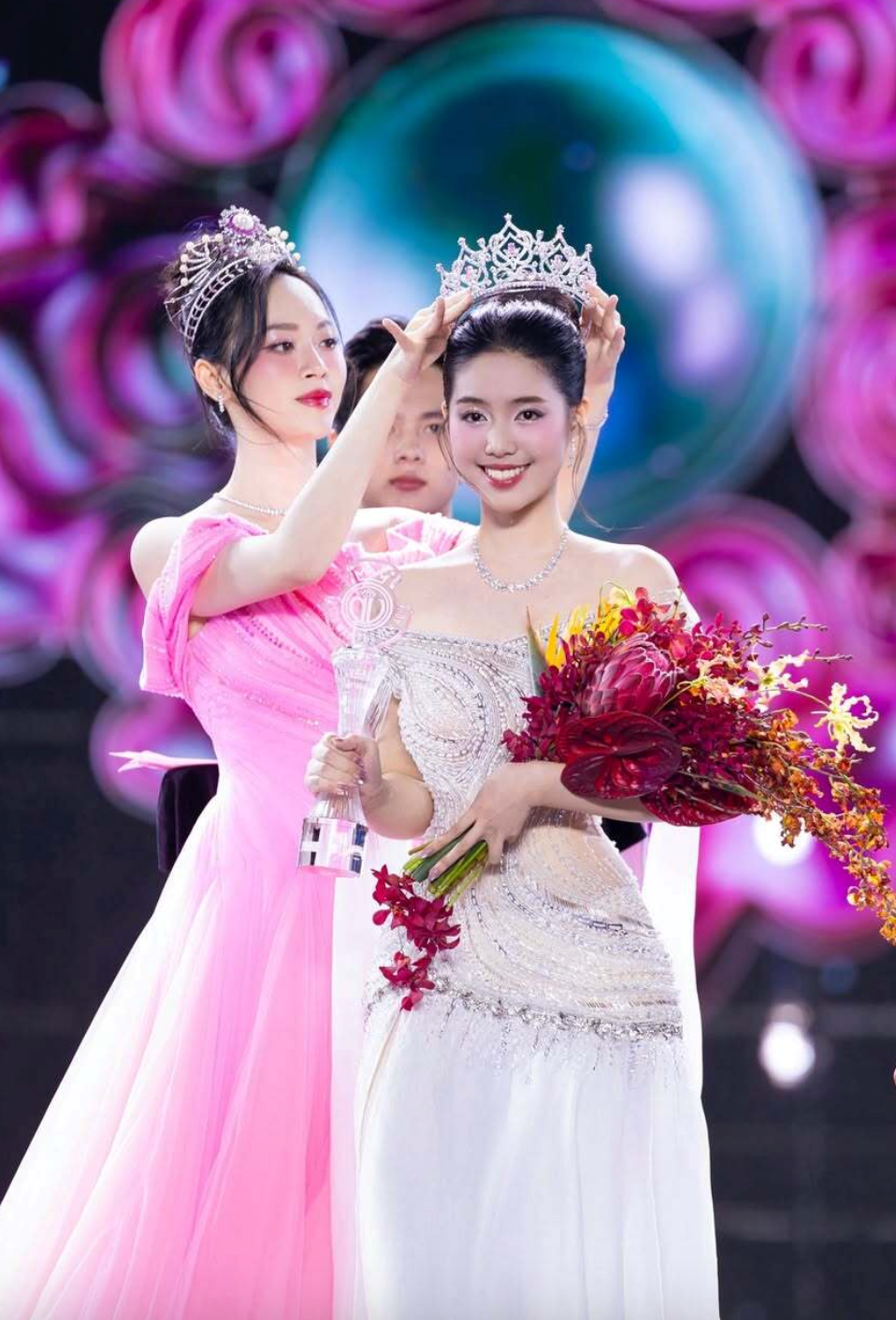 Trần Ngọc Châu Anh đăng quang ngôi vị Á hậu Việt Nam 2024. Ảnh: FBNV