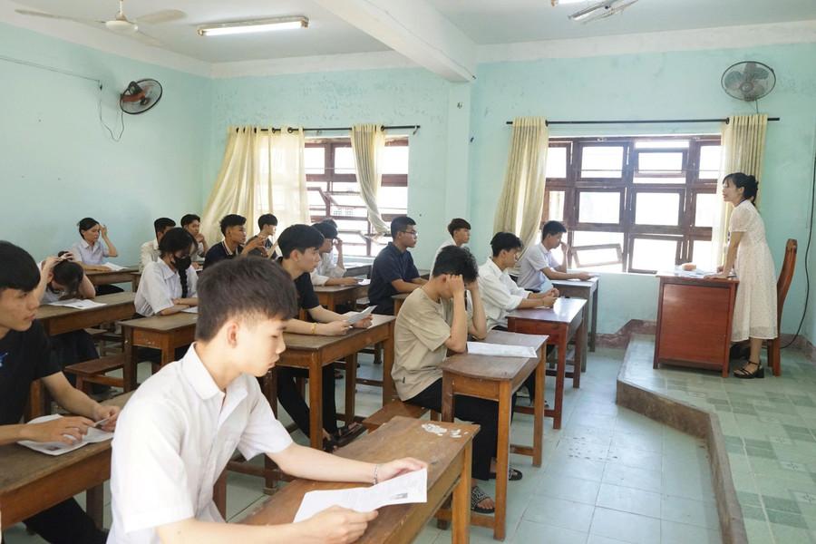 Thí sinh Đà Nẵng dự thi tốt nghiệp THPT năm 2025 tại điểm thi Trường THPT Phạm Phú Thứ.